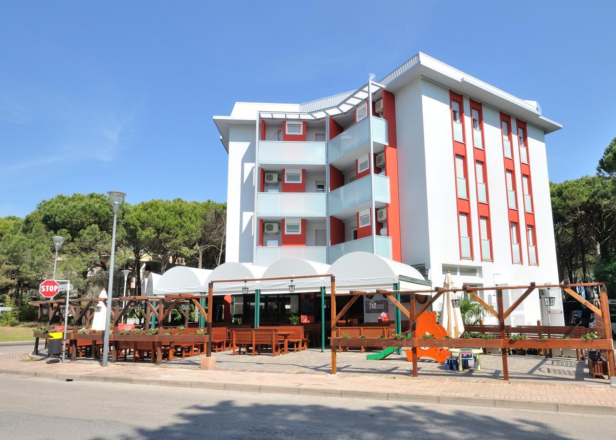 Condominio Stella Бибионе Экстерьер фото